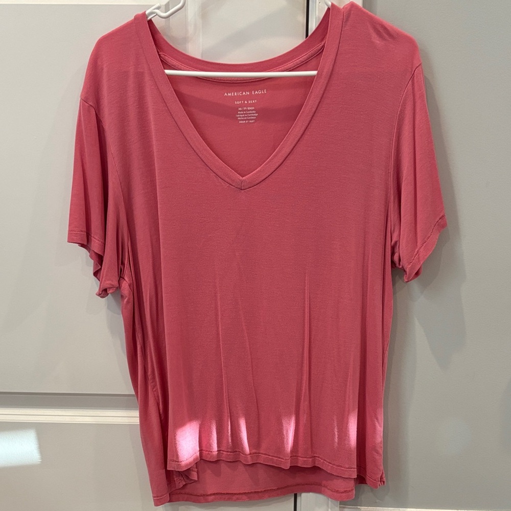 American Eagle Outfitters Women's Rose Short Sleeve Tee